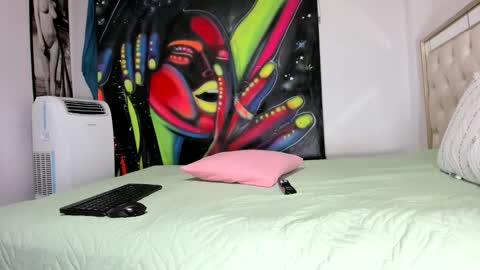 luna_sexxy89099 online show from April 29, 3:43 am