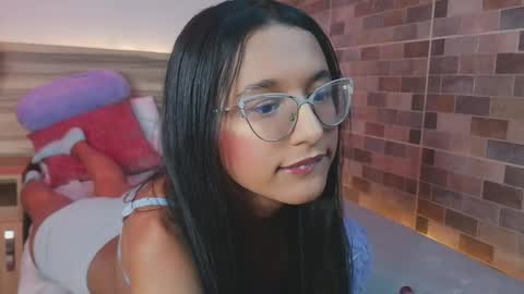 luna_valen online show from June 7, 3:21 am