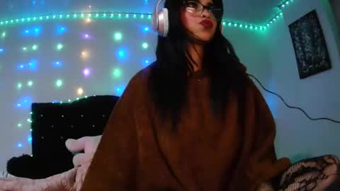 Snapshot of luna_velvet7 chatting on May 18, 1:24 am luna_velvet7 online show from May 18, 1:24 am