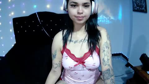 Snapshot of luna_velvet7 chatting on May 24, 11:10 pm luna_velvet7 online show from May 24, 11:10 pm