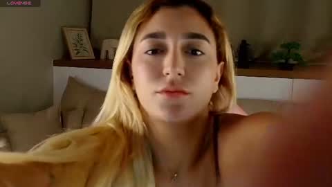 Snapshot of luna_velvvet chatting on June 15, 8:44 pm Luna online show from June 15, 8:44 pm