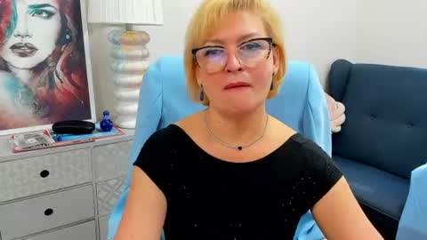 L u n a online show from June 12, 6:56 am
