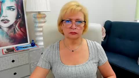 L u n a online show from June 17, 6:27 am