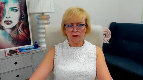 L u n a online show from June 18, 6:35 am