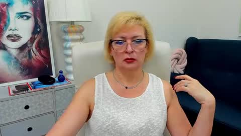 L u n a online show from June 19, 6:29 am