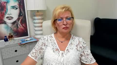 L u n a online show from August 5, 7:11 am