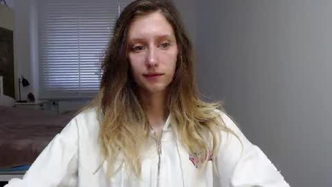 L U N A  online show from October 6, 5:27 am