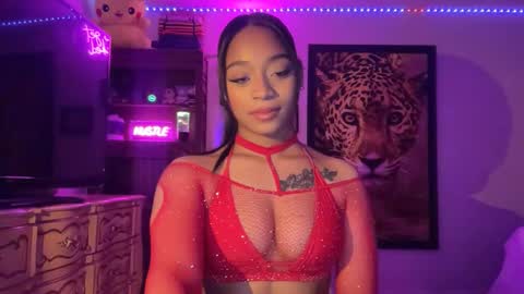 lunaa_11 online show from May 1, 5:12 am