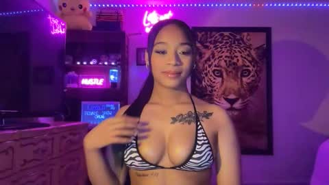 lunaa_11 online show from May 6, 6:52 am