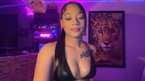 lunaa_11 online show from May 7, 5:13 am