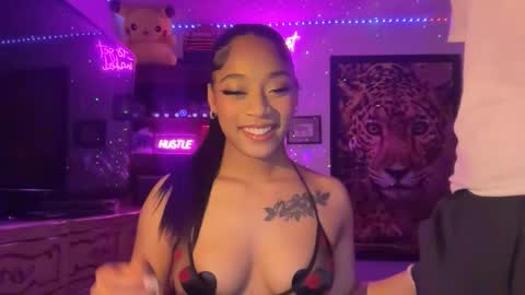 lunaa_11 online show from May 12, 6:32 am