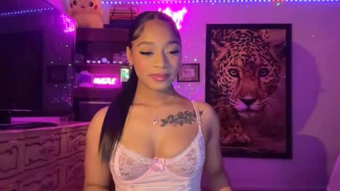 lunaa_11 online show from May 15, 5:47 am
