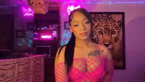 lunaa_11 online show from May 29, 6:00 am