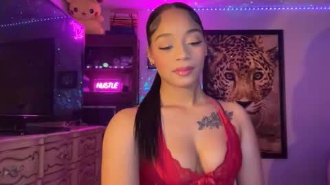 lunaa_11 online show from June 4, 6:41 am