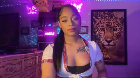 lunaa_11 online show from June 11, 6:11 am
