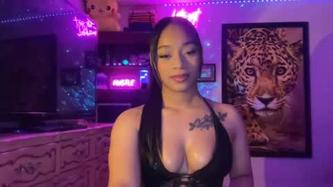 lunaa_11 online show from June 12, 6:12 am