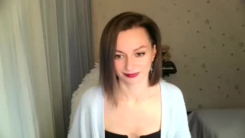 Snapshot of lunaa_bluee chatting on November 24, 9:14 pm lunaa_bluee online show from November 24, 9:14 pm