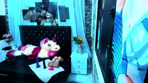 lunabustygirl online show from December 15, 10:03 pm