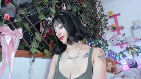 Snapshot of lunacristal_moon chatting on December 12, 9:40 am lunacristal_moon online show from December 12, 9:40 am