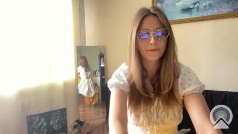 lunafeather online show from September 13, 7:41 am