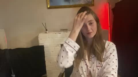 lunafeather online show from November 6, 3:57 pm