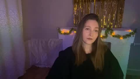 lunafeather online show from December 19, 6:04 pm