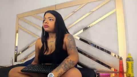 lunafever68 online show from March 30, 6:14 am