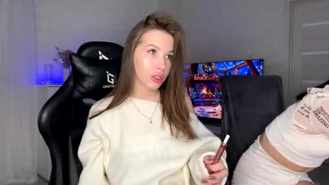 Snapshot of lunail chatting on November 21, 8:13 am lunail online show from November 21, 8:13 am