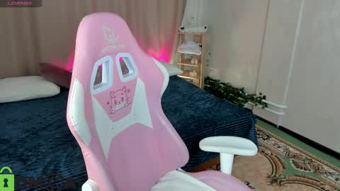 Snapshot of lunakown chatting on December 2, 9:36 am Varvara online show from December 2, 9:36 am