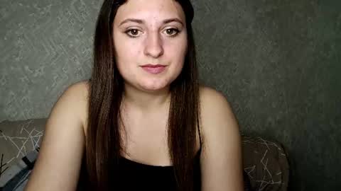 Snapshot of lunalili_1900 chatting on June 17, 5:14 pm Layla online show from June 17, 5:14 pm