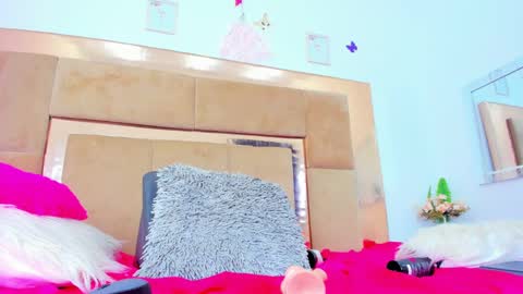 Snapshot of lunaluvxx chatting on December 9, 12:23 am Luna online show from December 9, 12:23 am