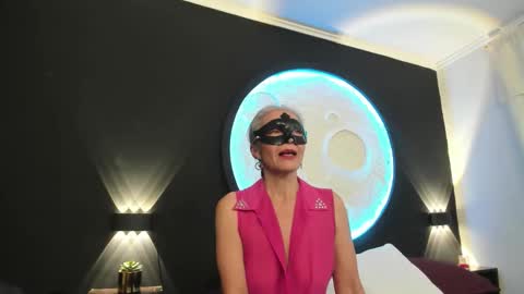 Snapshot of lunamisteriosa_ chatting on October 23, 11:09 am lunamisteriosa_ online show from October 23, 11:09 am