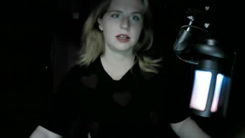lunamystique_ online show from October 4, 8:18 pm