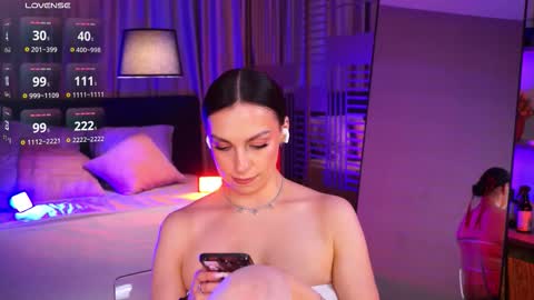 Snapshot of lunanight_ chatting on March 17, 8:45 pm Luna next streams Mon Fri Sat Sun 8pm-5am gmt0 online show from March 17, 8:45 pm