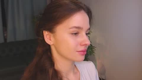 lunaolivia_ online show from February 10, 12:42 pm