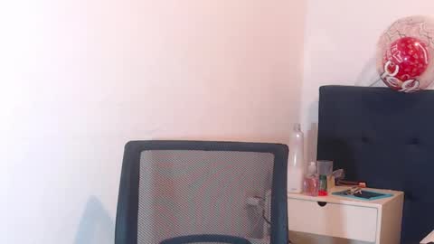 Julieth  online show from December 3, 7:21 am