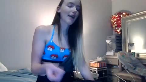 lunapixie2020 online show from February 15, 9:15 pm