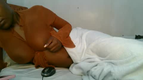 Snapshot of lunargoddess45 chatting on November 25, 2:00 am lunargoddess45 online show from November 25, 2:00 am