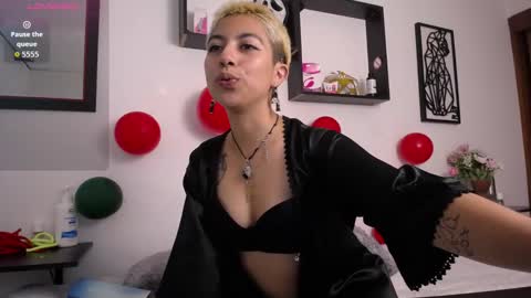 lunarichy online show from December 3, 8:18 pm