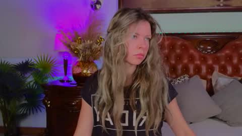 Luna Rishi online show from November 10, 6:01 am