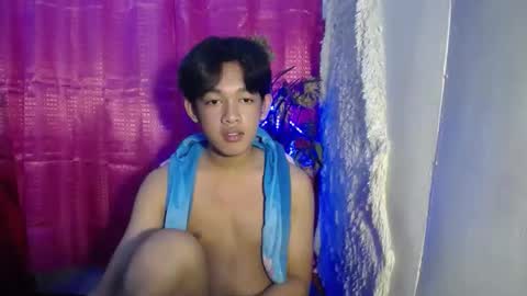 Snapshot of lunarmaxxx chatting on March 21, 2:53 pm max online show from March 21, 2:53 pm