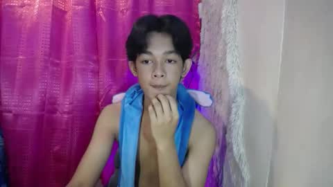 Snapshot of lunarmaxxx chatting on March 28, 11:59 pm max online show from March 28, 11:59 pm