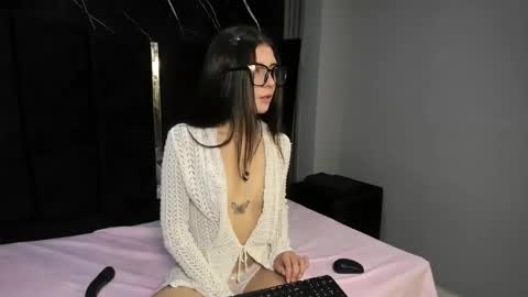 Snapshot of lunasmithyl chatting on February 21, 2:29 pm LunaSmithyl online show from February 21, 2:29 pm