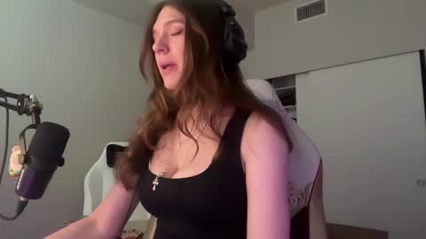 lunasnow online show from March 31, 2:06 pm