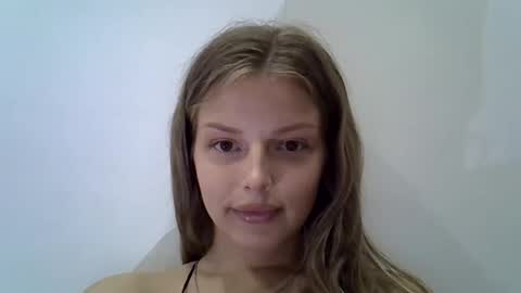 Snapshot of lunav7 chatting on September 23, 6:11 pm Luna  online show from September 23, 6:11 pm