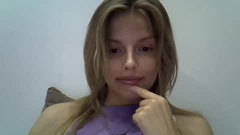 Snapshot of lunav7 chatting on September 25, 8:12 pm Luna  online show from September 25, 8:12 pm