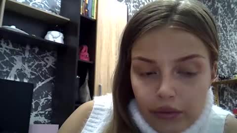 Snapshot of lunav7 chatting on October 18, 5:25 pm Luna  online show from October 18, 5:25 pm