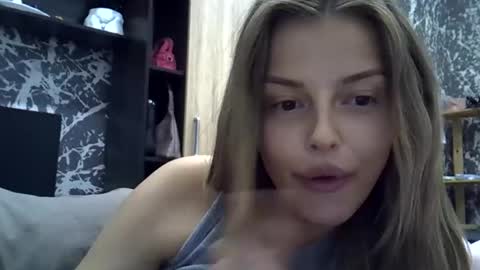 Snapshot of lunav7 chatting on October 23, 6:06 pm Luna  online show from October 23, 6:06 pm