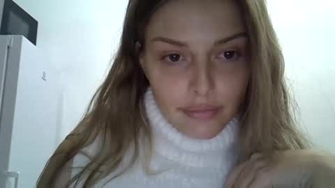 Snapshot of lunav7 chatting on October 27, 7:40 pm Luna  online show from October 27, 7:40 pm