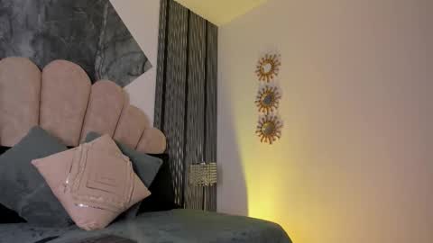 Luna   online show from March 20, 3:00 am